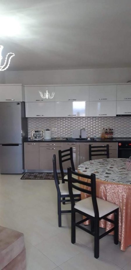 Tirane, shitet apartament 2+1 Kati 3, 150.000 € 