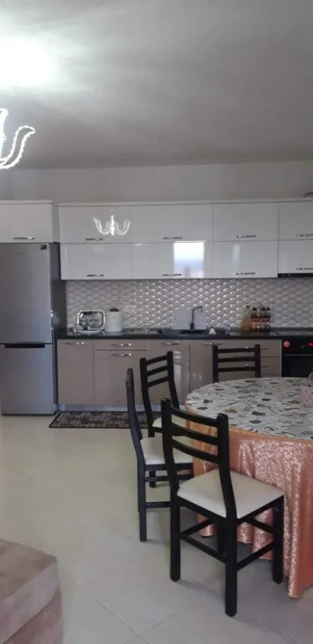Tirane, shitet apartament 2+1 Kati 3, 150.000 € 