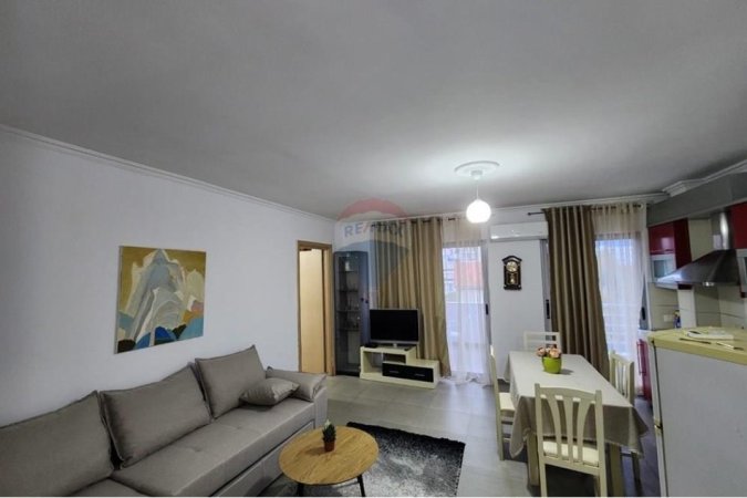 Tirane, jepet me qera apartament 2+1+Ballkon Kati 3, 90 m² 600 € (Kristal Center)