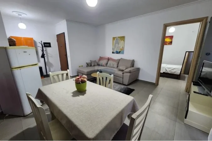 Tirane, jepet me qera apartament 2+1+Ballkon Kati 3, 90 m² 600 € (Kristal Center)