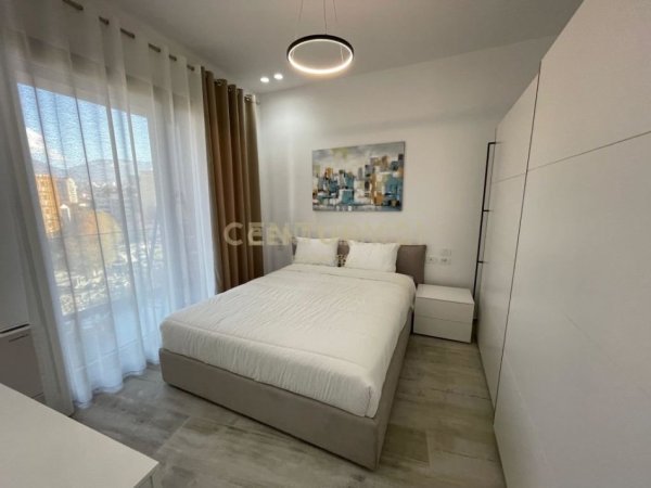 Tirane, jepet me qera apartament 2+1+Ballkon Kati 4, 118 m² 1.300 € (Rruga Dritan Mezini)