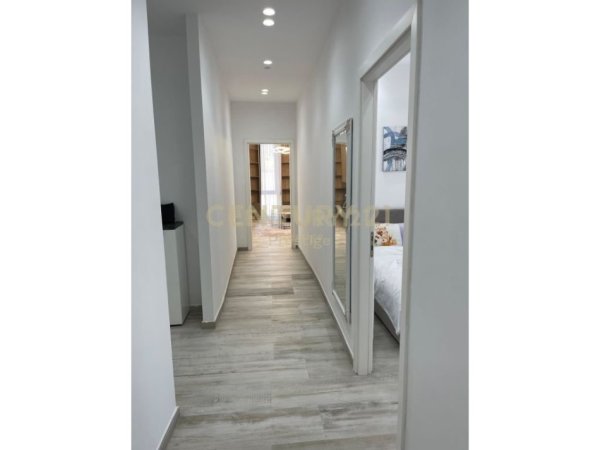 Tirane, jepet me qera apartament 2+1+Ballkon Kati 4, 118 m² 1.300 € (Rruga Dritan Mezini)
