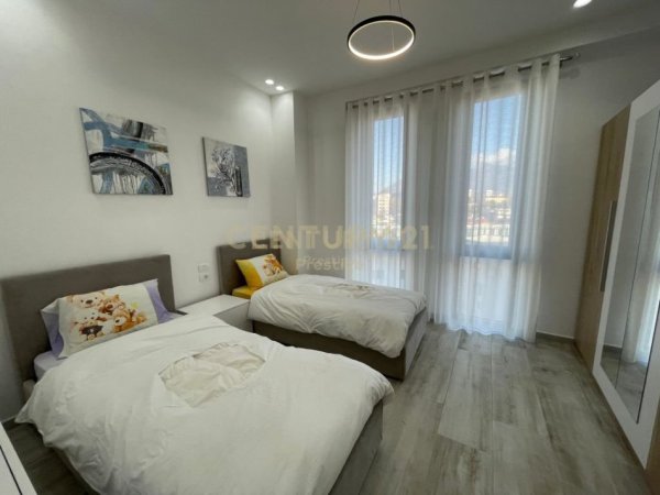 Tirane, jepet me qera apartament 2+1+Ballkon Kati 4, 118 m² 1.300 € (Rruga Dritan Mezini)