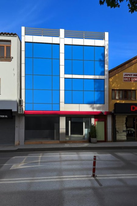 Tirane, jepet me qera ambjent biznesi , 290 m², 400 000 ALL