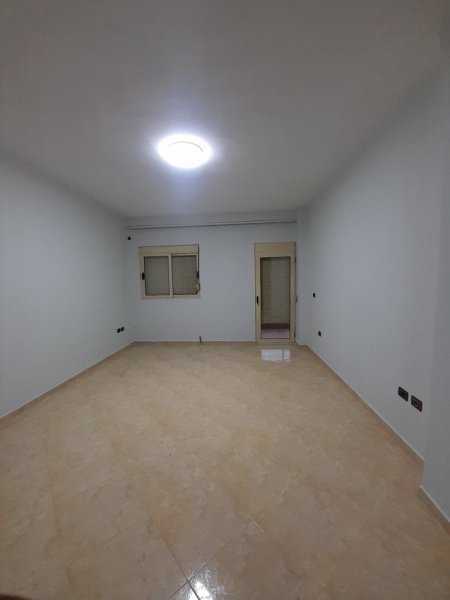 Tirane, jepet me qera apartament 2+1 Kati 2, 100 m² 550 € (Rruga Him Kolli, Myslym Shyri, Tiranë)