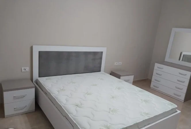 Tirane, jepet me qera apartament 1+1+Ballkon Kati 2, 60 m² 500 € (KOMUNA E PARISIT)