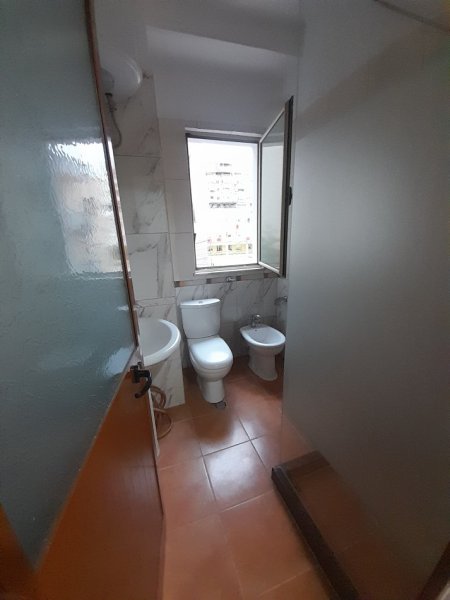 Tirane, jepet me qera apartament 2+1 Kati 2, 100 m² 550 € (Rruga Him Kolli, Myslym Shyri, Tiranë)