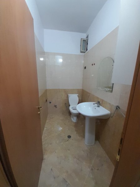 Tirane, jepet me qera apartament 2+1 Kati 2, 100 m² 550 € (Rruga Him Kolli, Myslym Shyri, Tiranë)