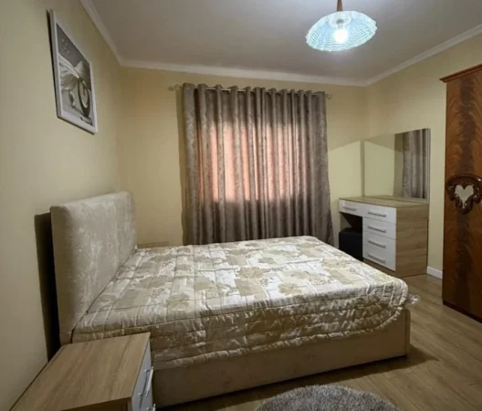 Tirane, jepet me qera apartament 2+1+Ballkon Kati 5, 75 m² 600 €