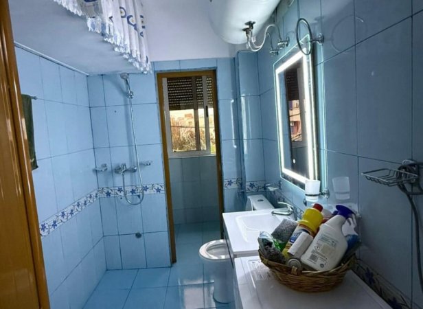 Tirane, jepet me qera apartament 2+1+Ballkon Kati 5, 75 m² 600 €