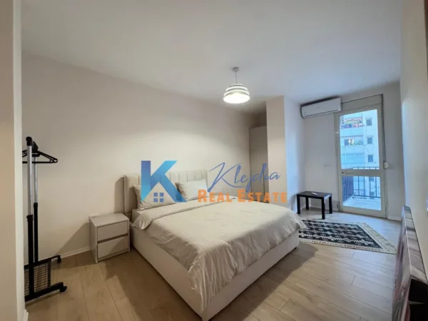 Tirane, jap me qera apartament 1+1+Ballkon Kati 5, 70 m² 700 € (Rruga e Kavajes)