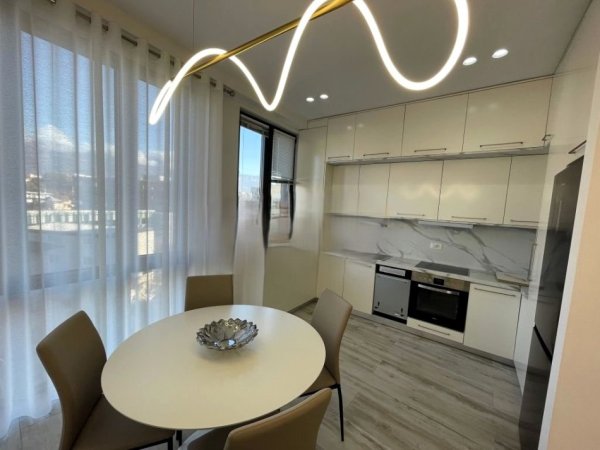 Tirane, jepet me qera apartament 2+1 Kati 4, 118 m² 1.300 € (PARK GATE)