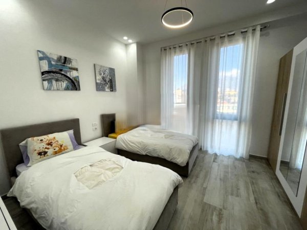 Tirane, jepet me qera apartament 2+1 Kati 4, 118 m² 1.300 € (PARK GATE)
