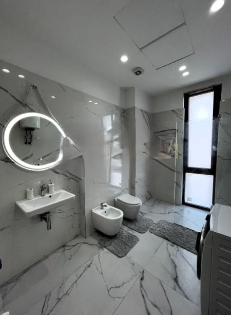 Tirane, jepet me qera apartament 2+1 Kati 4, 118 m² 1.300 € (PARK GATE)