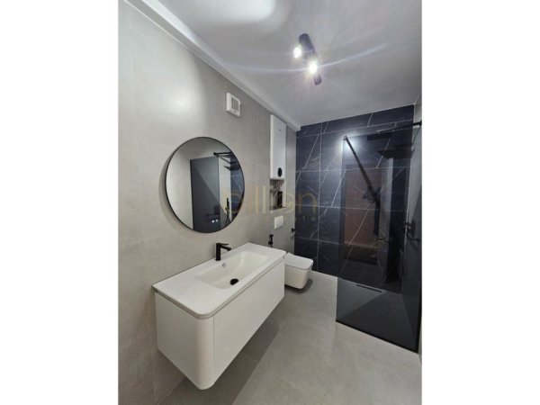 Tirane, jepet me qera , 130 m² 1.300 € (Qender)