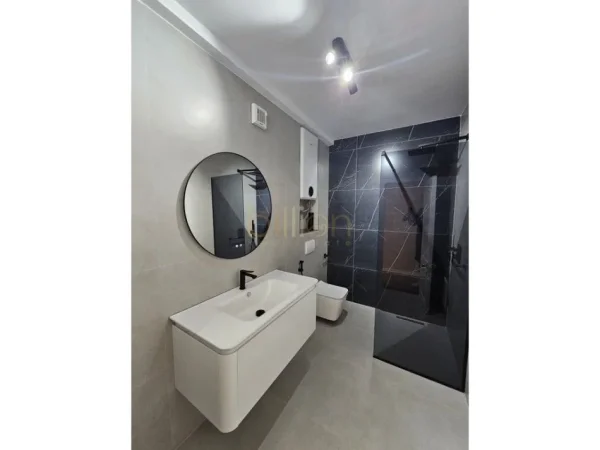 Tirane, jepet me qera , 130 m² 1.300 € (Qender)