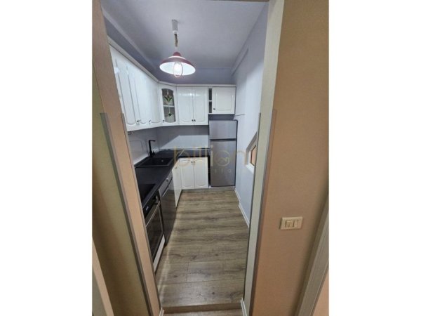 Tirane, jepet me qera , 130 m² 1.300 € (Qender)