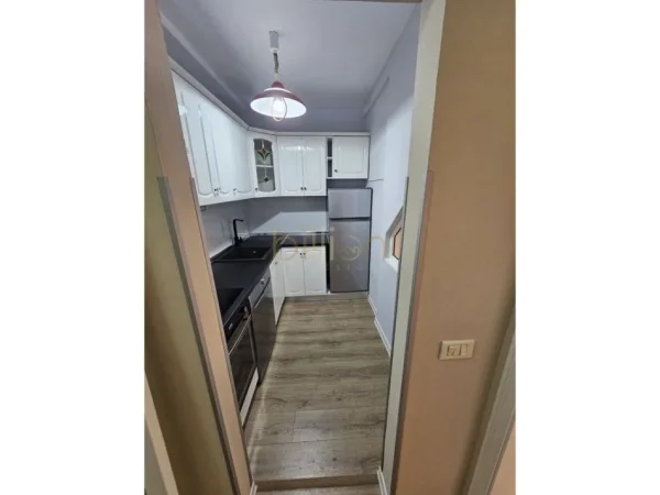 Tirane, jepet me qera , 130 m² 1.300 € (Qender)