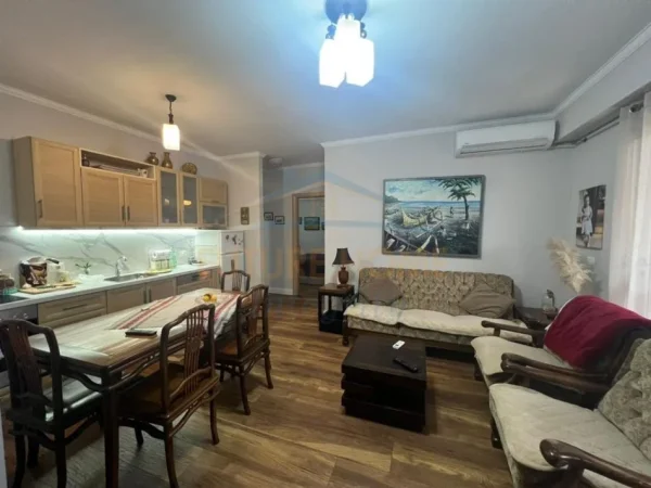 Tirane, jepet me qera apartament 2+1 Kati 6, 80 m² 726 € (Kompleksi Delijorgji)