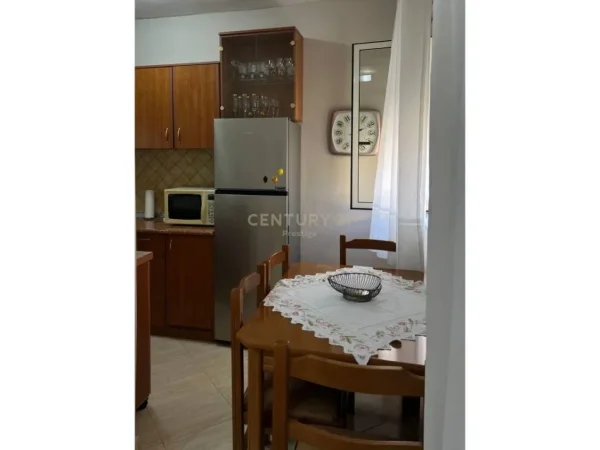 Tirane, jepet me qera apartament 2+1+Ballkon Kati 5, 80 m² 700 € (Ambasada Amerikane)