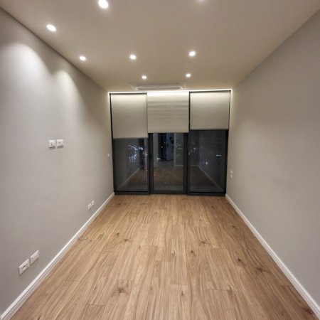 Tirane, jepet me qera ambjent biznesi Kati 6, 1.600 m² 1.600 € (LAKE VIEW)