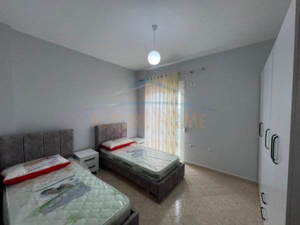 Tirane, jepet me qera apartament 2+1+Ballkon Kati 4, 480 €