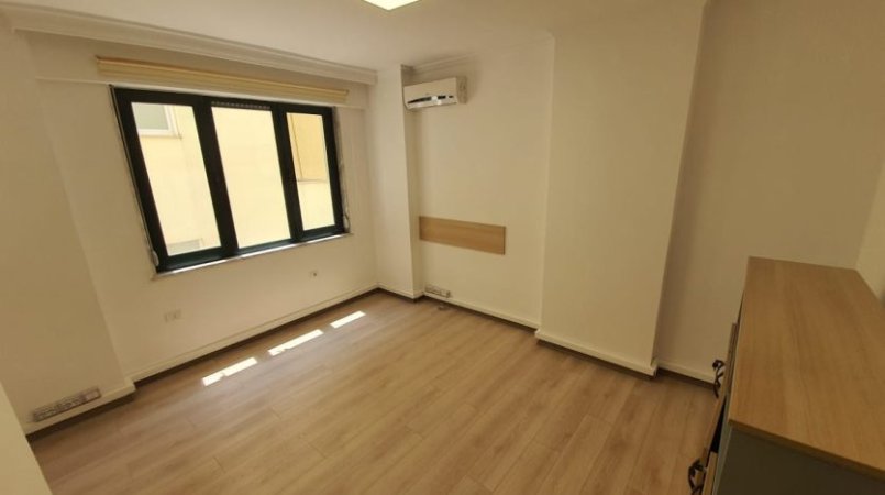 Tirane, jepet me qera zyre Kati 2, 162 m² 1.700 € (Prane Ambasades se Kosoves)