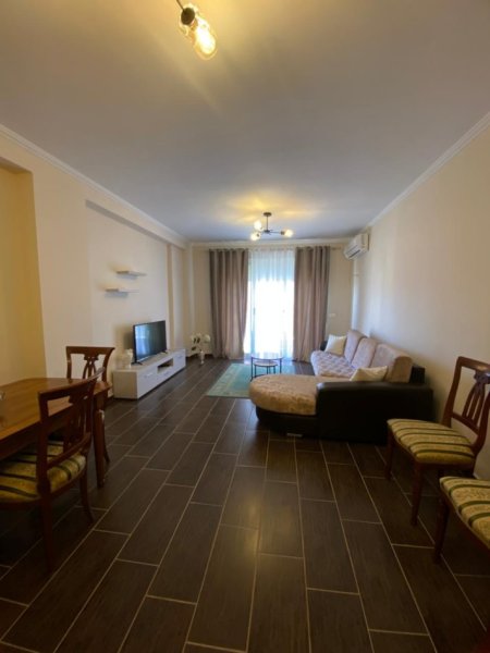 Tirane, jepet me qera apartament 2+1+Ballkon Kati 4, 110 m² 500 € (Pallatet Cabej)