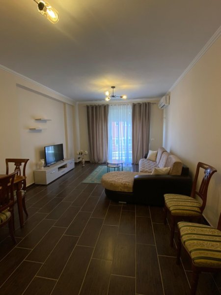 Tirane, jepet me qera apartament 2+1+Ballkon Kati 4, 110 m² 500 € (Pallatet Cabej)