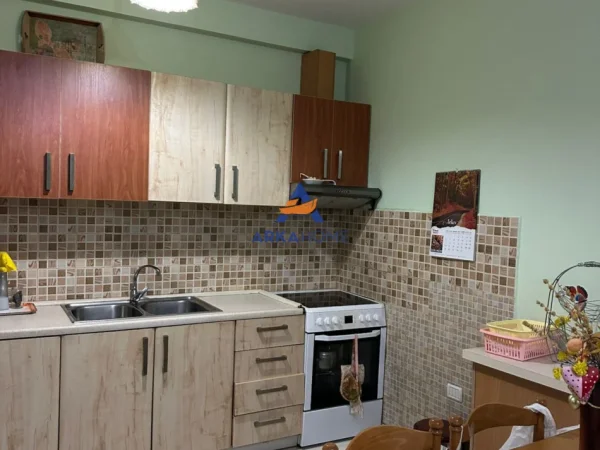 Tirane, jepet me qera apartament 1+1+Ballkon , 68 m² 400 € 