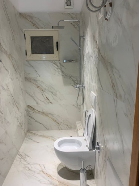 Tirane, jepet me qera apartament 1+1+Ballkon Kati 3, 60 m² 400 € (Selite te vogel)