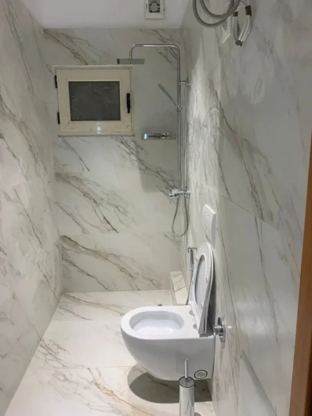 Tirane, jepet me qera apartament 1+1+Ballkon Kati 3, 60 m² 400 € (Selite te vogel)