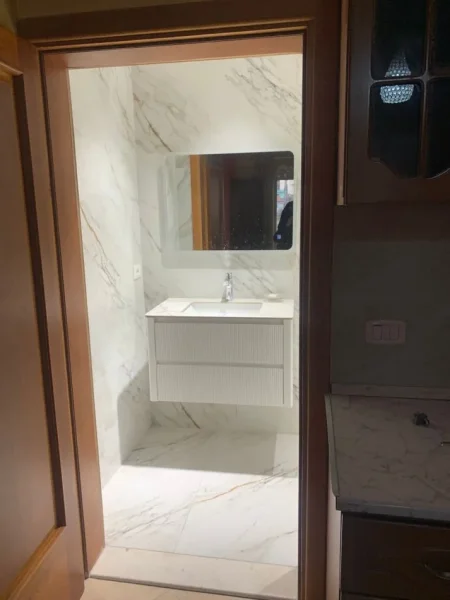 Tirane, jepet me qera apartament 1+1+Ballkon Kati 3, 60 m² 400 € (Selite te vogel)