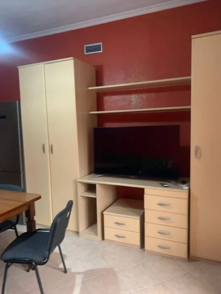 Tirane, jepet me qera apartament 1+1+Ballkon Kati 3, 60 m² 400 € (Selite te vogel)