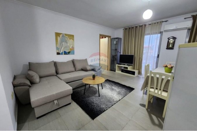Tirane, jepet me qera apartament 2+1 , 80 m² 600 € (Kristal Center!)