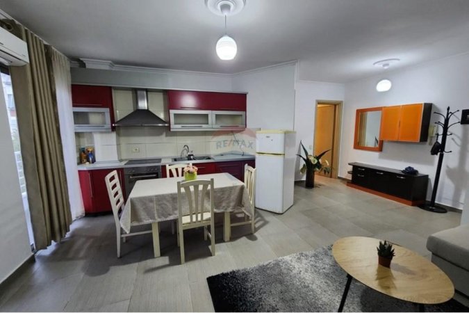 Tirane, jepet me qera apartament 2+1 , 80 m² 600 € (Kristal Center!)