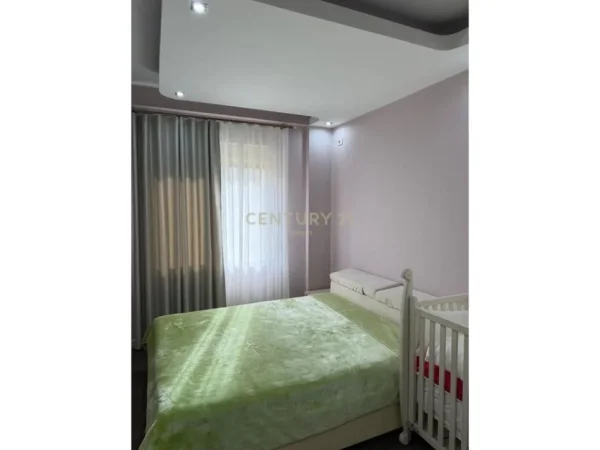 Shqiperi, jepet me qera apartament 1+1+Ballkon Kati 2, 75 m² 600 € (LIQENI I THATË)