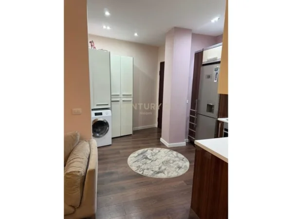 Shqiperi, jepet me qera apartament 1+1+Ballkon Kati 2, 75 m² 600 € (LIQENI I THATË)