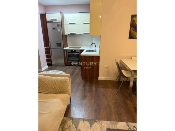 Shqiperi, jepet me qera apartament 1+1+Ballkon Kati 2, 75 m² 600 € (LIQENI I THATË)