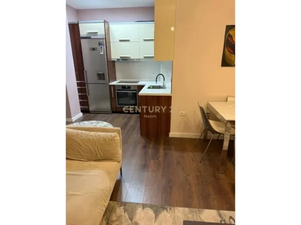 Shqiperi, jepet me qera apartament 1+1+Ballkon Kati 2, 75 m² 600 € (LIQENI I THATË)