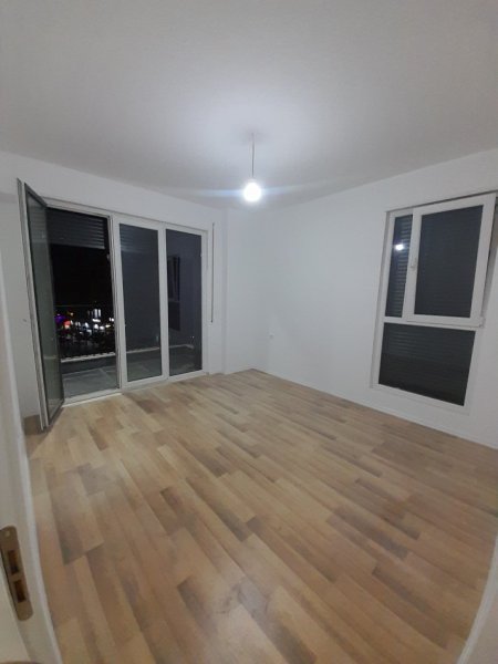 Tirane, jepet me qera apartament 2+1+Ballkon Kati 3, 72 m² 500 € (Pranë Gjykates Administrative, Don Bosko-Laprak, Tiranë)
