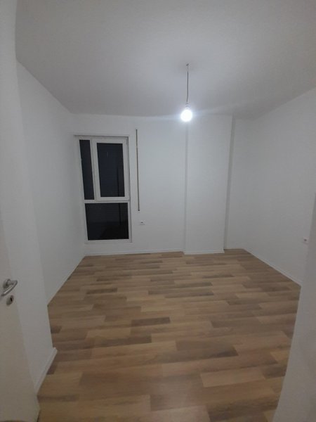 Tirane, jepet me qera apartament 2+1+Ballkon Kati 3, 72 m² 500 € (Pranë Gjykates Administrative, Don Bosko-Laprak, Tiranë)