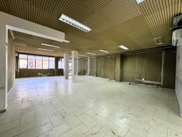 Tirane, jepet me qera ambjent biznesi Kati 1, 392 m² 3.000 € (RRUGA E ELBASANIT)