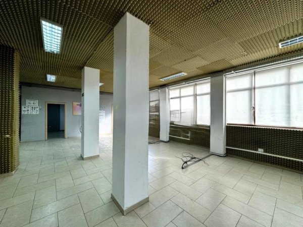 Tirane, jepet me qera ambjent biznesi Kati 1, 392 m² 3.000 € (RRUGA E ELBASANIT)