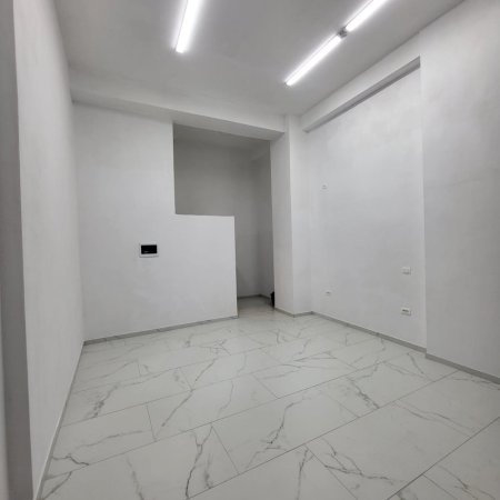 Tirane, jepet me qera ambjent biznesi Kati 0, 35 m² 650 € (PRANE STADIUMI DINAMO)