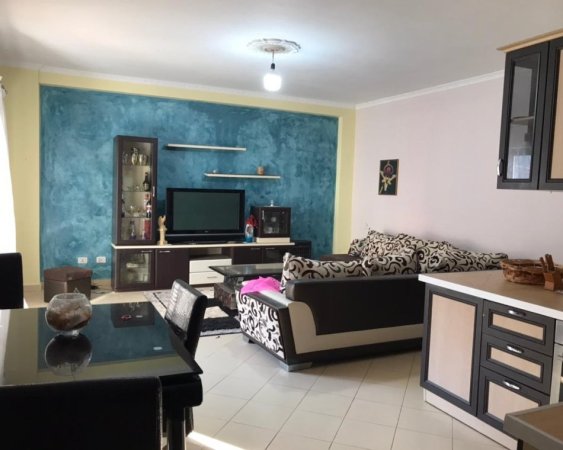 Tirane, jepet me qera apartament 2+1+Aneks+Ballkon Kati 3, 110 m² 420 € (casa italia , kashar)