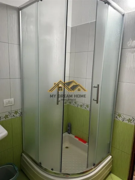 Durres, shitet shtepi 2+1 Kati 2, 200 m² 130.000 € (SPITALI DURRES)