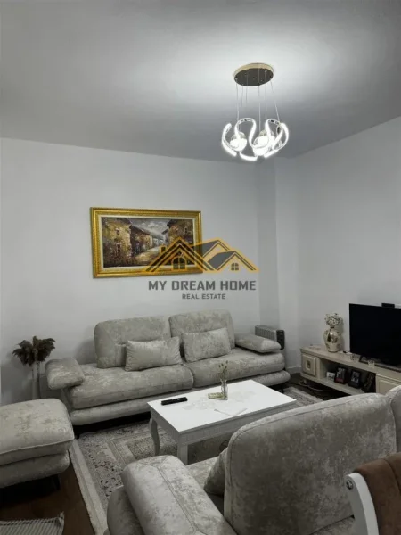 Durres, shitet shtepi 2+1 Kati 2, 200 m² 130.000 € (SPITALI DURRES)