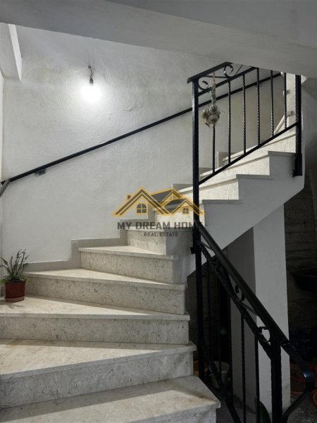 Durres, shitet shtepi 2+1 Kati 2, 200 m² 130.000 € (SPITALI DURRES)