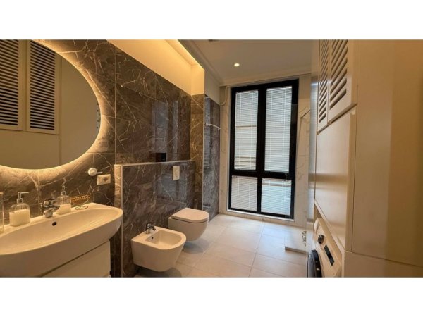 Tirane, jepet me qera apartament 2+1 Kati 2, 113 m² 1.500 € (Park Gate)